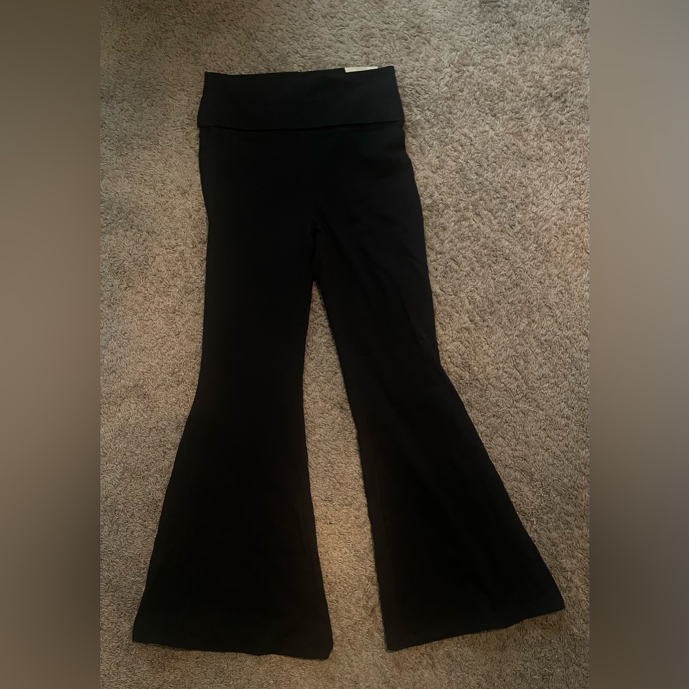 Arie
Womens size Large
NWT
Black and White tanks and leggings - Picture 2 of 4